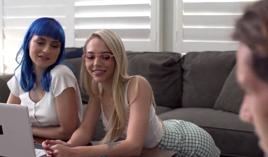 LAS MEJORES AMIGAS HACEN TODO JUNTAS